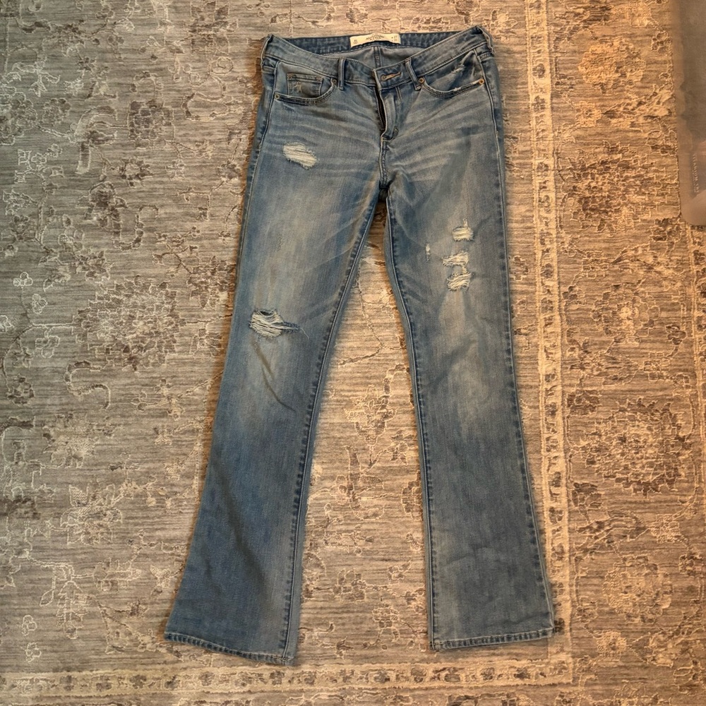 Abercrombie & Fitch Light Wash Bootcut Flare Jeans - Picture 2 of 6